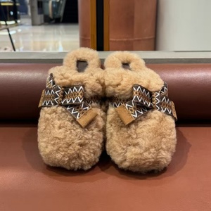 รองเท้าแตะขนสัตว์พื้นบาง U-g Winter ผลิตจากหนังคุณภาพสูง เหมาะสำหรับผู้หญิง สวมใส่ได้ทั้งแบบลำลองและในสภาพอากาศที่มีหิมะ - Product Image 1