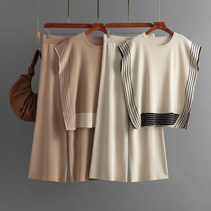 Conjunto de Dos Piezas de Punto a Rayas de Moda para Mujer, Talla Grande, Elegante y Estilizador, con Pantalones de Pierna Ancha - Product Image 1