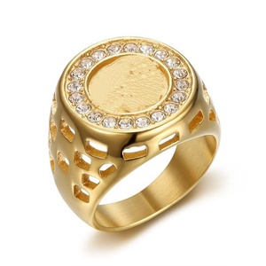 Nuovo Anello da Uomo in Acciaio 316L Placcato Oro 18k, Design Ispirato all'Antica Grecia - Product Image 1