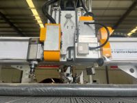 Centro de Mecanizado CNC de 4 Ejes con Sierra Rotativa ATC para Tallado 3D, Fresado Lateral, Puertas de Madera y Muebles