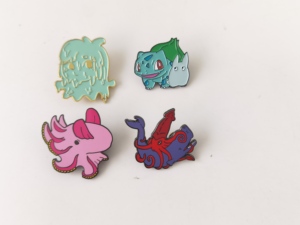 Insignias Esmaltadas Personalizadas y Pulimentadas con Cierre de Mariposa para Identidad de Equipo y Ceremonias Oficiales - Product Image 4