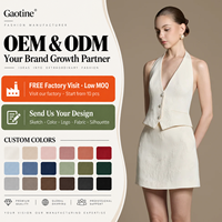Ensemble deux pièces pour femme, style OEM/ODM personnalisé, pour soirée, en jacquard floral crème, avec débardeur à col halter et mini-jupe sans manches, vente en gros