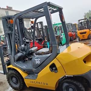 Montacargas KOMATSU FD30T-17 FD30T Usado de 3 Toneladas, Original de Japón, con Desplazador Lateral, en Venta - Product Image 4