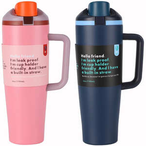 Bouteille d'eau isolée en acier inoxydable de 32oz avec couvercle à poignée en paille Bouteille d'eau de sport sans BPA idéale pour voyage sur la route noire - Product Image 1
