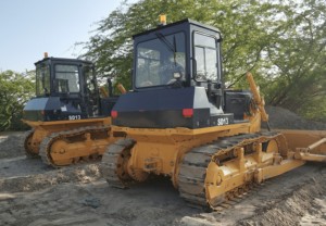 بلدوزر هيدروليكي صيني الصنع لنقل التربة، 13 طن، شفرة 3 متر مكعب، بلدوزر ثقيل SD13 كبير ذو جنزير مع شفرة محراث - Product Image 5