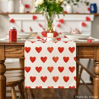 Chemin de table pour la Saint-Valentin 13 * 72 pouces, chemin de table rouge avec des elfes nains en forme de cœur, utilisé pour la décoration de la Saint-Valentin et des anniversaires