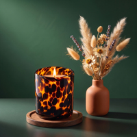 Bougie parfumée en cire de soja, style bohème moderne du milieu du siècle, senteur vanille et bois de santal, dans un bocal en verre écaille de tortue