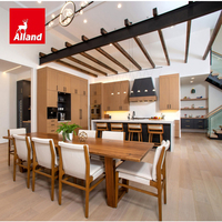 Armoires de cuisine en chêne blanc de style moderne Allandgroup avec finition teintée bois naturel, panneaux plats, îlot et poignées