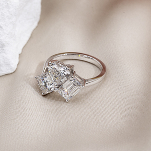 Anillo de Diamantes Cultivados en Laboratorio para Mujer, Tres Piedras, Oro de 18K, Messi Jewelry MSR-1787 - Product Image 3