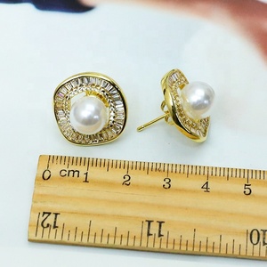 Boucles d'oreilles clous géométriques rétro vintage en cuivre et zircon, plaquées or 18 carats, bijoux pour femme, cadeau pour les occasions festives - Product Image 6