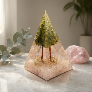 Pirámide de orgonita con cristales naturales de cuarzo rosa, peridoto y zinc. Sanación con piedras preciosas. Regalo de una piedra preciosa. UNA PIEZA SOLO. - Product Image 3