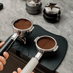 เครื่องจ่ายผงกาแฟสแตนเลส 304 แบบแรงโน้มถ่วง ฐานห้าเหลี่ยม สำหรับการกดอัดกาแฟเอสเพรสโซ รุ่น Happy Match - Product Image 3