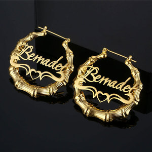Vente en gros de boucles d'oreilles créoles en acier inoxydable 316L plaqué or 14k 18k, personnalisables avec nom, style bambou exagéré, pour femmes - Product Image 5