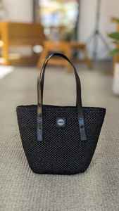 Grand sac fourre-tout en raphia tendance, tissé à la main, écologique, avec fermeture personnalisée pour un usage quotidien et des activités de plein air - Product Image 4