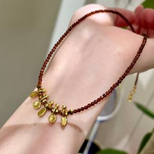 Collier en perles de cristal pour femme, bijoux vintage automne-hiver, design élégant et minimaliste, pièce maîtresse tendance - Product Image 3