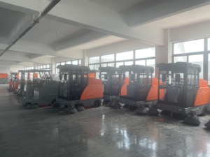 Seated Floor Sweeper 28 In Electric Self-Propelled Burnishing Commercial Industrial Use 48V 73Ah Battery - Product Image 3