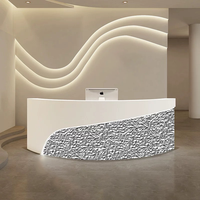 Meuble de réception de luxe en marbre doré, comptoir de réception moderne pour hôtel avec design mural arrière