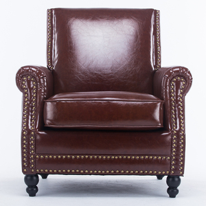<span class=keywords><strong>Fauteuil</strong></span> d'appoint vintage en similicuir avec garniture cloutée, <span class=keywords><strong>fauteuil</strong></span> classique à accoudoirs roulés et pieds en bois massif - Product Image 3