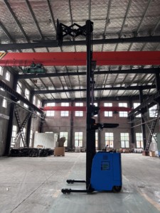 Çift makas ulaşmak kamyon 1600kg elektrikli istifleyici 3m 4M 5M 6M 10M kaldırma yüksekliği depo lojistik için istifleyici üzerinde standı - Product Image 5