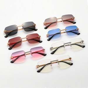 Lunettes de soleil aviateur rétro tendance avec logo personnalisé, verres dégradés en alliage, sans monture, petites lunettes carrées pour hommes et femmes - Product Image 3