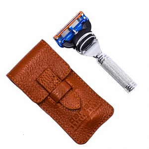 Maquinilla <span class=keywords><strong>de</strong></span> <span class=keywords><strong>Afeitar</strong></span> <span class=keywords><strong>de</strong></span> Seguridad Compacta Parker Travel <span class=keywords><strong>de</strong></span> 2.75 Pulgadas - Maquinilla <span class=keywords><strong>de</strong></span> <span class=keywords><strong>Afeitar</strong></span> con Mango Metálico y Funda <span class=keywords><strong>de</strong></span> Lujo Tipo Sillín 1 Unidad - Product Image 1