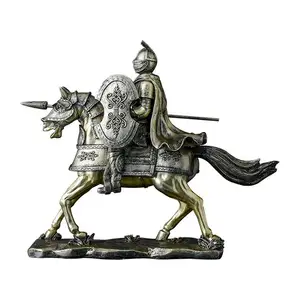 Nordic Light Luxus Golden Knight Rider Harz Handwerk Cavaleiro Mittelalter liche Büro Ornament Kreative Ritter Statue Wohnzimmer Dekor