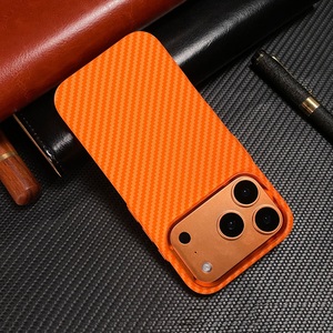Coque PC LUXO Life Slim pour iPhone 17 Pro Max, texture <span class=keywords><strong>fibre</strong></span> de carbone <span class=keywords><strong>orange</strong></span>, coque arrière magnétique de luxe avec cadre métallique pour appareil photo - Product Image 2