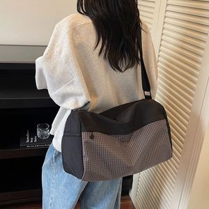 Wholesale Women Lightweight Sports Fitness <b>Training</b> <b>Bag</b> Travel Fashion Leisure Duffle <b>Bag</b> High Quality Gym <b>Bag</b> for Women - Product Image 2