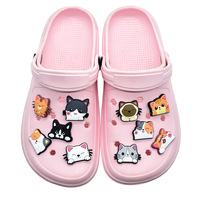 Breloques mignonnes en PVC avec formes de races de chats variées pour la décoration de chaussures