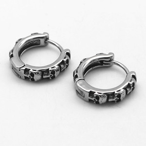 Yunnique – boucles d'oreilles Huggie en acier titane, motif tête de mort, demi-clip pour hommes et femmes, style Punk Hip Hop, design géométrique - Product Image 1