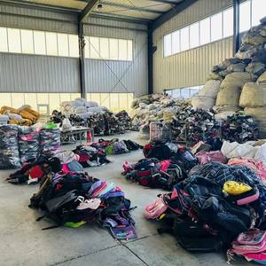 Sacs à dos <span class=keywords><strong>d</strong></span>'<span class=keywords><strong>occasion</strong></span> pour enfants et adultes, sacs <span class=keywords><strong>d</strong></span>'école <span class=keywords><strong>de</strong></span> seconde main pour enfants, <span class=keywords><strong>vente</strong></span> en gros <span class=keywords><strong>de</strong></span> sacs - Product Image 2