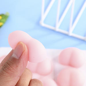 เคสโทรศัพท์ยางนุ่มบีบแก้เครียด รูปทรงก้นชินจังสุดน่ารัก ขายดีในติ๊กต๊อก สำหรับตกแต่งรถยนต์ - Product Image 4