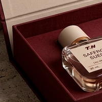 Boîte à parfum rigide de luxe personnalisée, style livre rouge magnétique, écologique, avec doublure en éponge pour cosmétiques et soins de la peau, double flacon