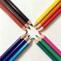 Ensemble de crayons scolaires 12 pièces, crayons triangulaires en plastique colorés de 4 pouces avec gommes assorties, emballage personnalisé avec logo