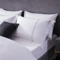 Lit d'hôtel brodé 3 lignes sur housses de couette et taies d'oreiller drap plat ensemble de literie blanc