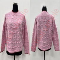 Pull en maille à motif vague ajourée, motif plumes et éventails en dentelle festonnée, bordure contrastante en fourrure, col rond, tricot oversize, vente en gros