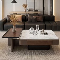 Ensemble de tables basses combinées contemporaines à cadre métallique et plateau en faux marbre, extensibles, mobiles, convertibles et réglables, décoratives
