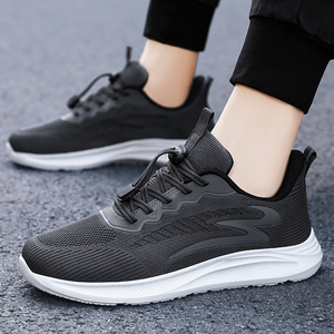 รองเท้ากีฬาผู้ชายไซส์ใหญ่แบบสวม  สำหรับวิ่งและใส่ลำลองในฤดูร้อน  ระบายอากาศได้ดี  ลายสีพื้น  ขายส่งแบบครอส บอร์เดอร์ - Product Image 3