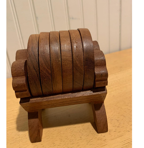 Juego de seis posavasos de madera inspirados en Boho con patrones rústicos tallados y elegante almacenamiento decorativo de la India - Product Image 3