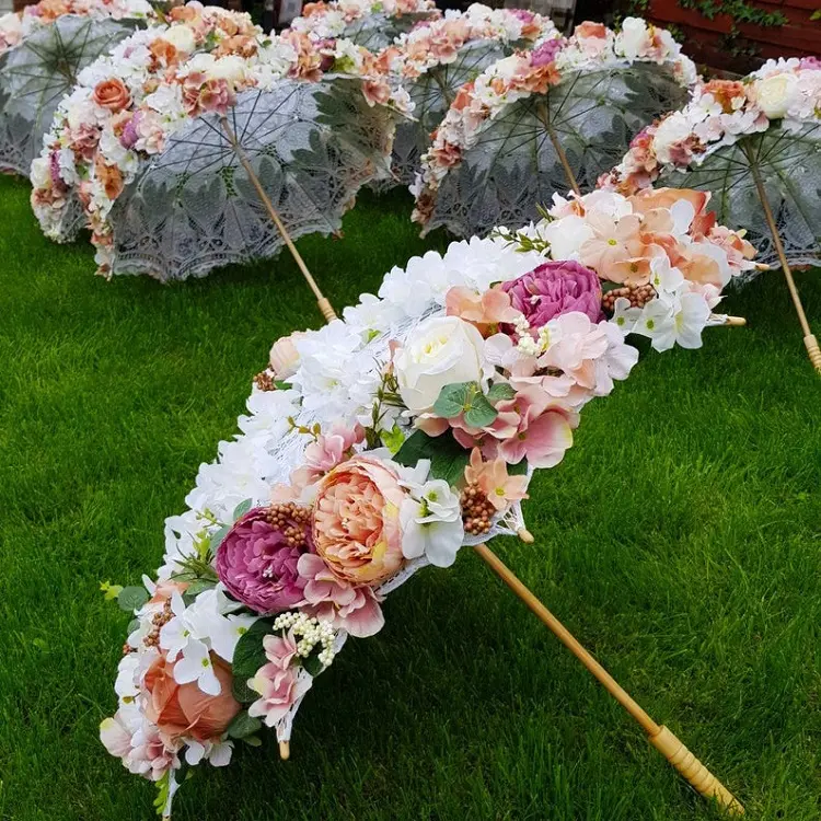 L-FU maßge schneiderte hochwertige bunte Seide gefälschte Rose Blumen schirme Shop Home Hochzeit dekorative künstliche Blume Regenschirm