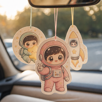 Désodorisant de voiture en papier personnalisé avec logo, motif dessin animé Kawaii Astronaute, forme personnalisée, carte parfumée suspendue imprimée OEM, vente en gros