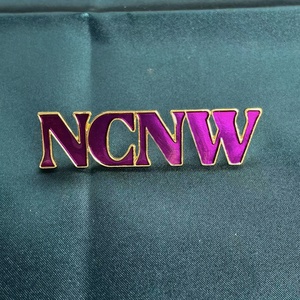 Broche con Símbolo Ncnw de Diseño Personalizado, Aleación de Metal, Chapado en Oro, Esmalte Suave, Letras Griegas, Pines Morados, Joyería para Bodas de Hermandad - Product Image 4