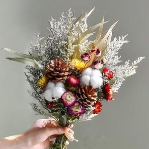 Ramo de Flores Secas Reales <span class=keywords><strong>con</strong></span> Algodón, <span class=keywords><strong>Eucalipto</strong></span>, Margaritas y Piñas para Decoración de Jarrones en Sala de Estar, Dormitorio y Hogar - Product Image 6