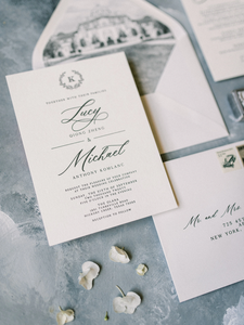 Invitation <span class=keywords><strong>de</strong></span> mariage personnalisée en lettres imprimées en relief noires avec illustration <span class=keywords><strong>de</strong></span> lieu <span class=keywords><strong>de</strong></span> mariage en aquarelle et monogramme <span class=keywords><strong>de</strong></span> verdure simple - Product Image 2