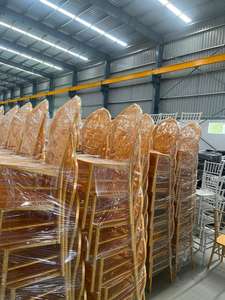 Vente en gros de chaises de banquet de luxe ornées d'or, empilables pour l'église, villa, mariage ou hôtel, meubles élégants - Product Image 5