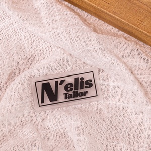 Tùy chỉnh thương hiệu logo dập nổi trong suốt PVC may vá chữ nhỏ Silicone nhãn cho quần áo - Product Image 3