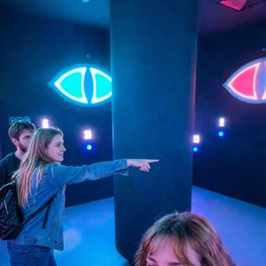 Manège interactif et immersif « L'Œil du Diable » en aluminium et plastique, robuste, pour intérieur et extérieur – Vente Flash - Product Image 5