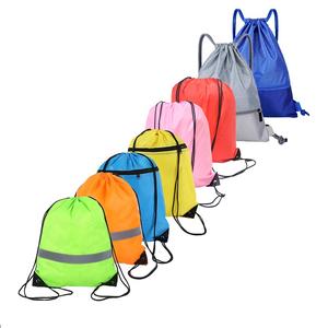 Sacs à cordes épais <span class=keywords><strong>de</strong></span> grande capacité avec logo imprimé personnalisé Sacs à cordes pliables portables étanches <span class=keywords><strong>de</strong></span> <span class=keywords><strong>bonne</strong></span> qualité avec des cordes - Product Image 6