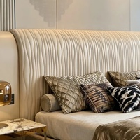 Lit double king size en cuir véritable capitonné, style villa italienne de luxe, avec grand dossier large pour ensemble de chambre à coucher
