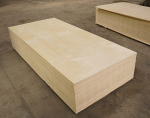 Plaque de contreplaqué en bouleau de la Baltique E1 moderne de 12 mm, placage bouleau, qualité mobilier, 4x8 pieds, pour meubles et armoires - Product Image 2